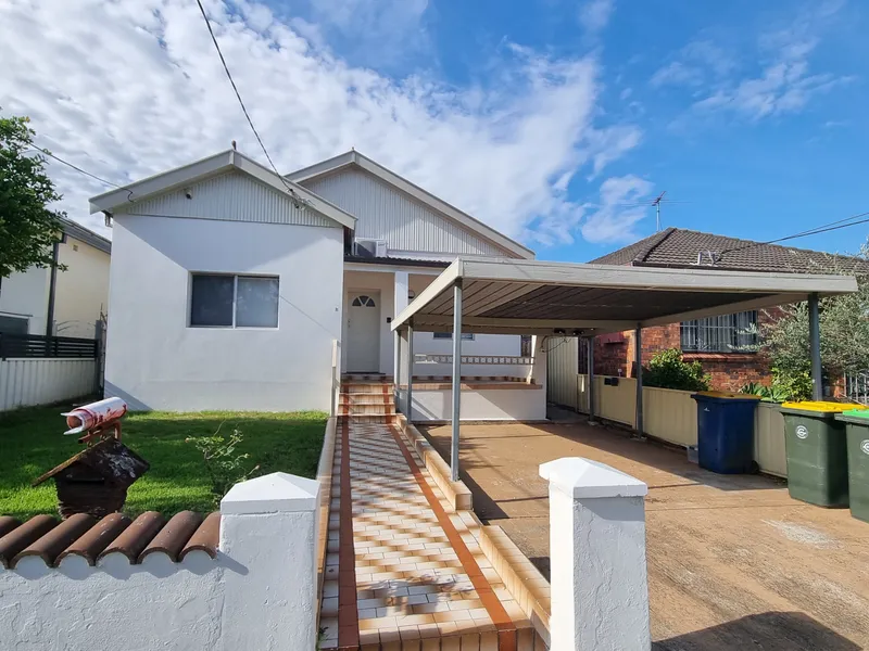 PERFECT FAMILY LIVING IN A QUIET TREE-LINED SETTING