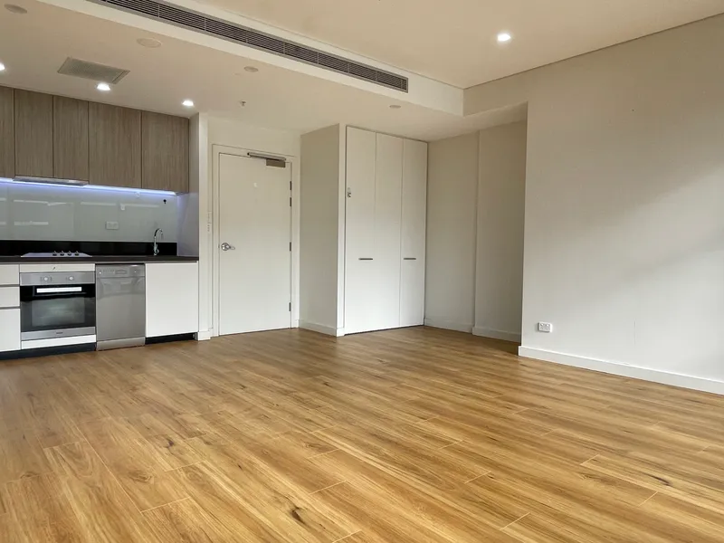 Spacious One Bedroom Apartment For Lease