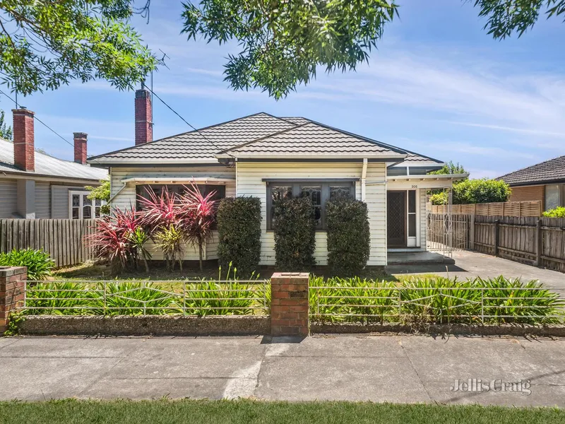 Ballarat North Charm