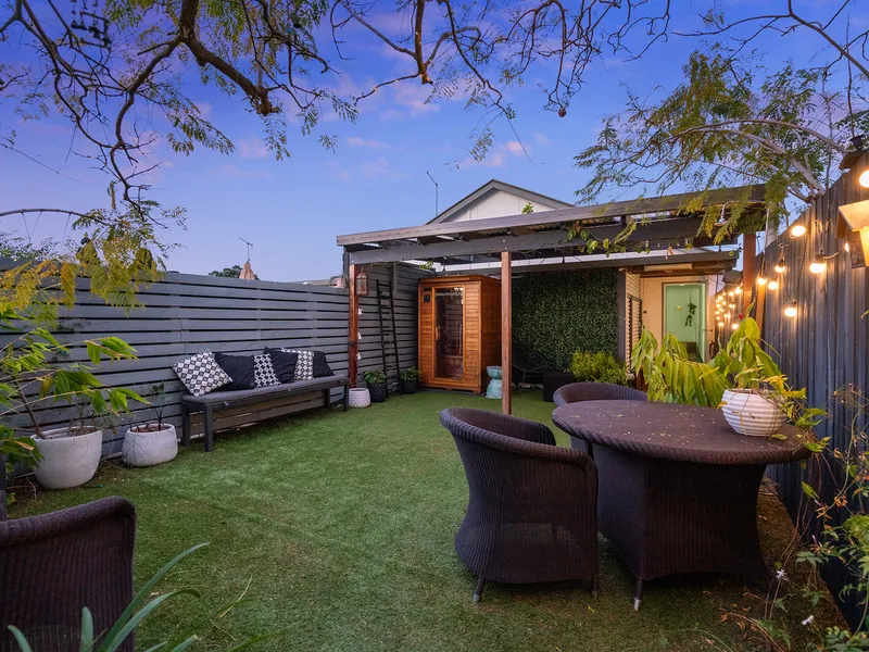 Fabulous First Floor Apartment with Rooftop Terrace Overlooking Mullumbimby