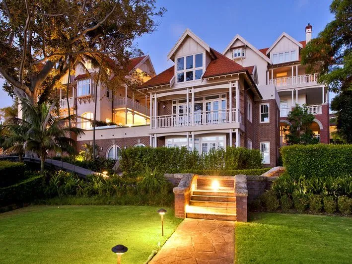 House-Sized waterfront apartment in private waterfront estate