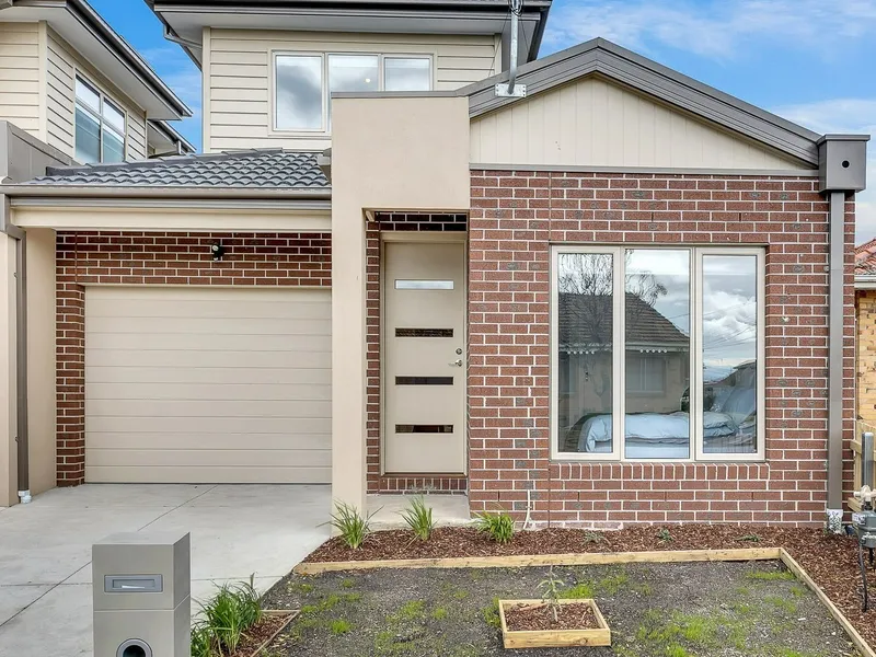 FANTASTIC OPPORTUNITY IN A PRIME LOCATION