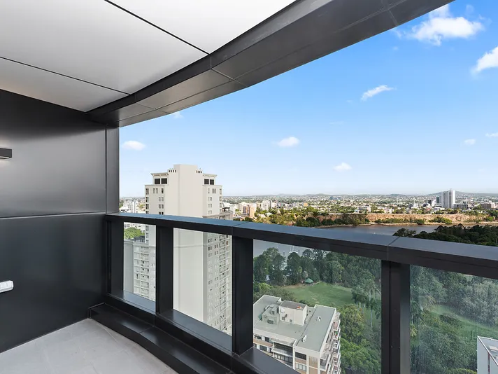 Brisbane River Views in this 2 bedroom + 2 bathroom unit at just $550 per week!