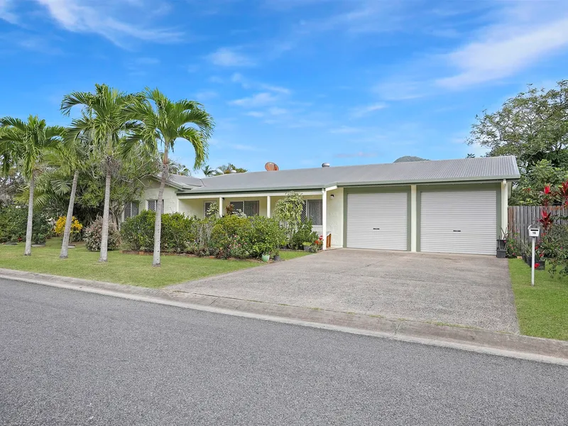 Tidy Home - Corner Block - Double Carport - Handy Location
