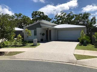 Family Home - Walk To Shops & Schools