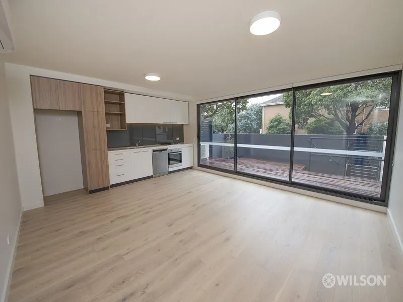 Modern building close to all amenities