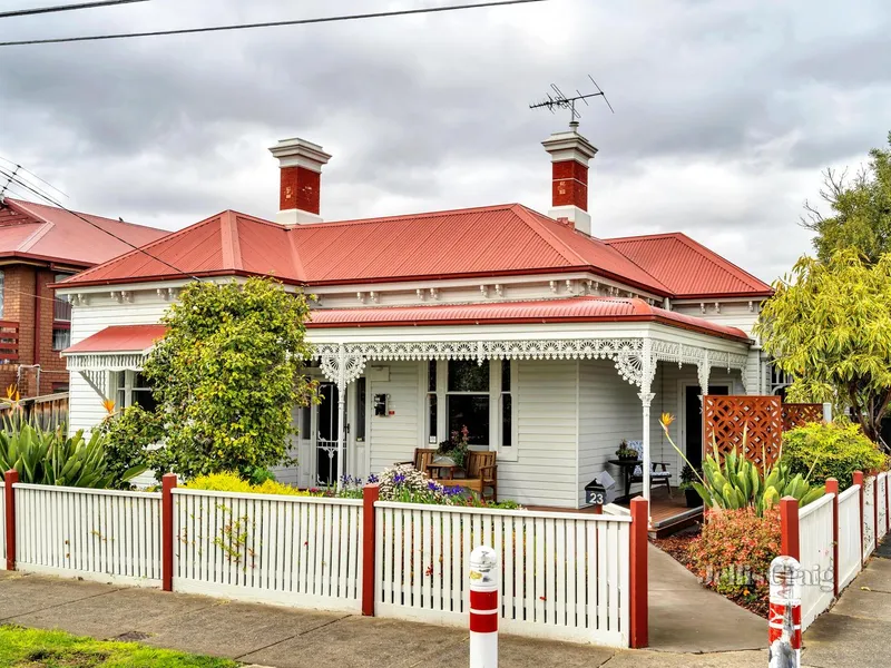 Extraordinary Edwardian in winning position