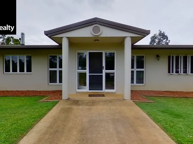 It's the House! It's the Sheds! Its the paddocks!