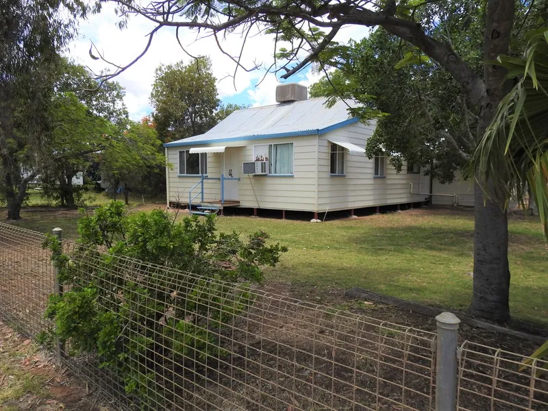 Cottage Living on Large Block
