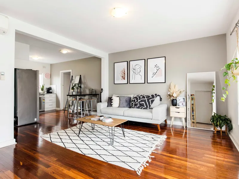 Stylish ground floor unit with Patawalonga views 