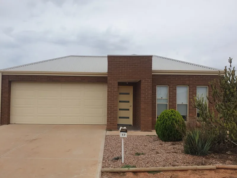 LOW MAINETENANCE LIVING ON THE FRINGE !