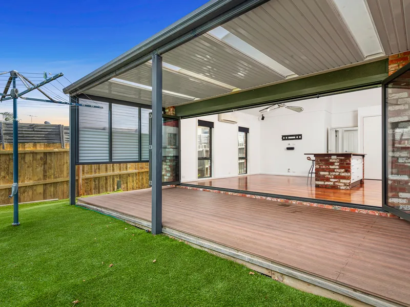 Low Maintenance Entertainer with Extensive Workshop Facilities!