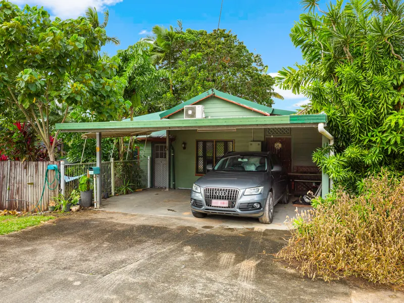 4 bedroom + Pool