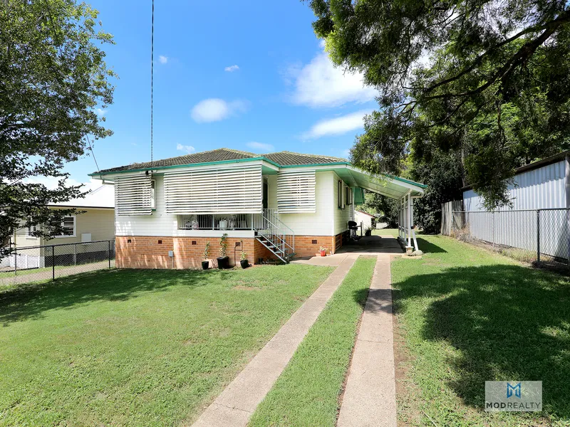 GREAT INVESTMENT - HUGE 902m2 BLOCK