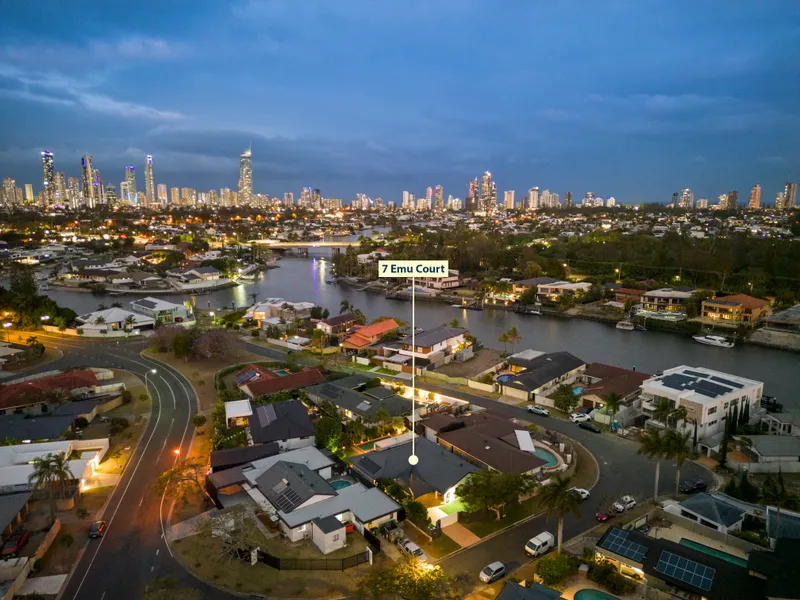 Style, Comfort and Charm in Sought-After Isle of Sorrento