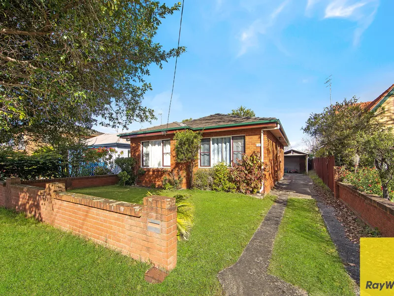 Renovated 3 bed brick house plus sleepout