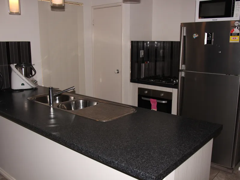 GREAT HOME WITH DUCTED REVERSE CYCLE AIR CONDITIONING!