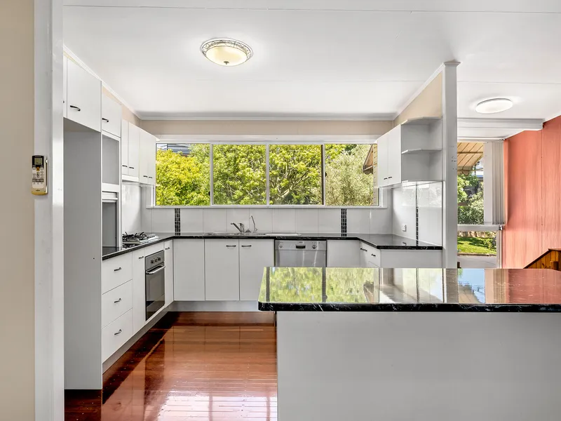 The ultimate family home in a quiet leafy street!