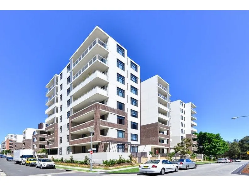 Luxury Living Panoramic Views Top Floor