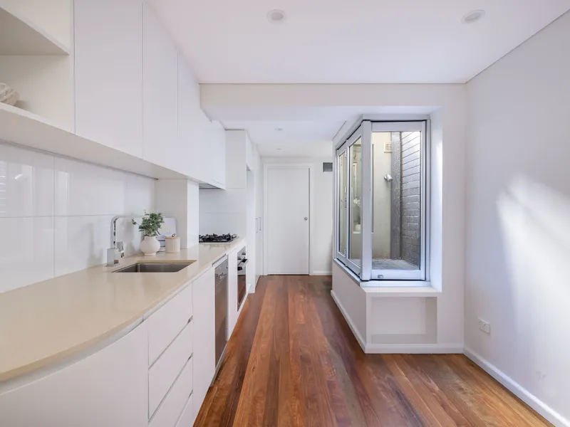 Immaculate classic terrace in laneway setting