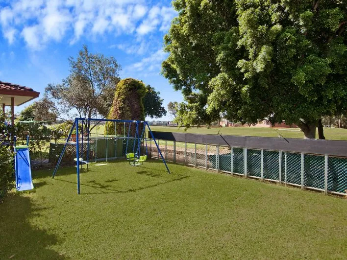 Three Bedroom Family Home Overlooking Golf Course