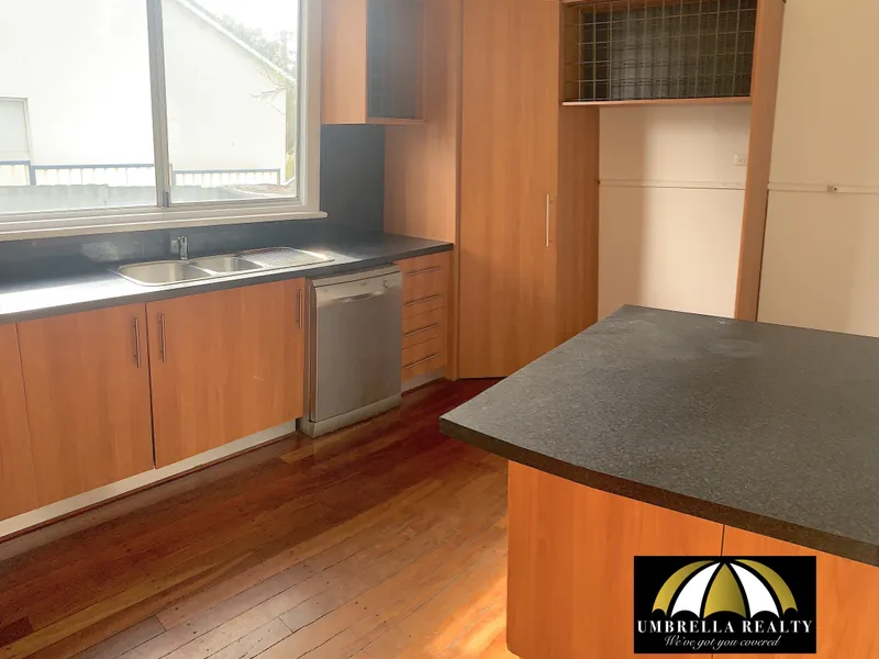 MODERN 2 X 1 WITH ROOM FOR THE CARAVAN OR BOAT