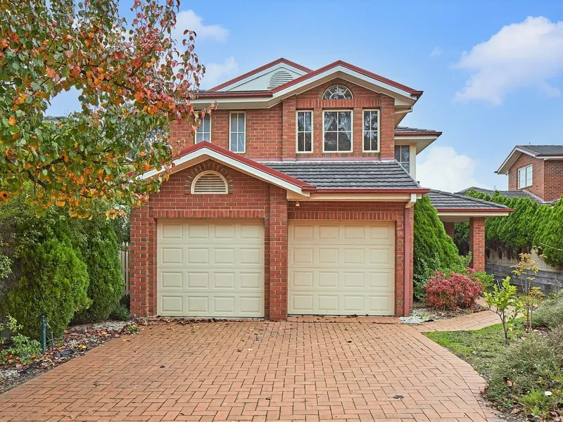 4 Bedrooms Double Storey Family home located within the Doncaster East Secondary College Zone