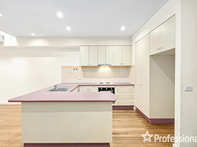 MINUTES TO BOX HILL CENTRAL! SPACIOUS & CONVENIENT!