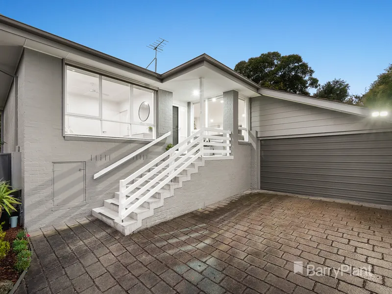 A single-level stunner with style and convenience.