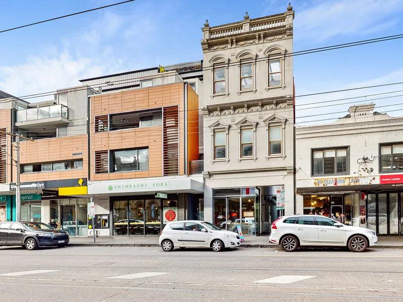Smith & Co - Large Sun filled Apartment