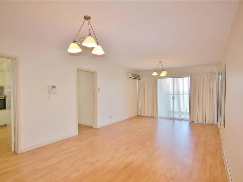 Unfurnished 2 Bedroom Unit Over Looking South Perth Foreshore