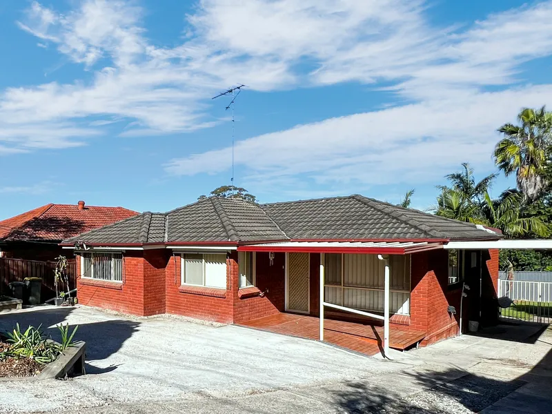 KINGS LANGLEY BOARDER