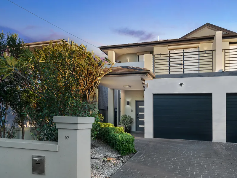 Contemporary, Light & Bright Turnkey Family Home