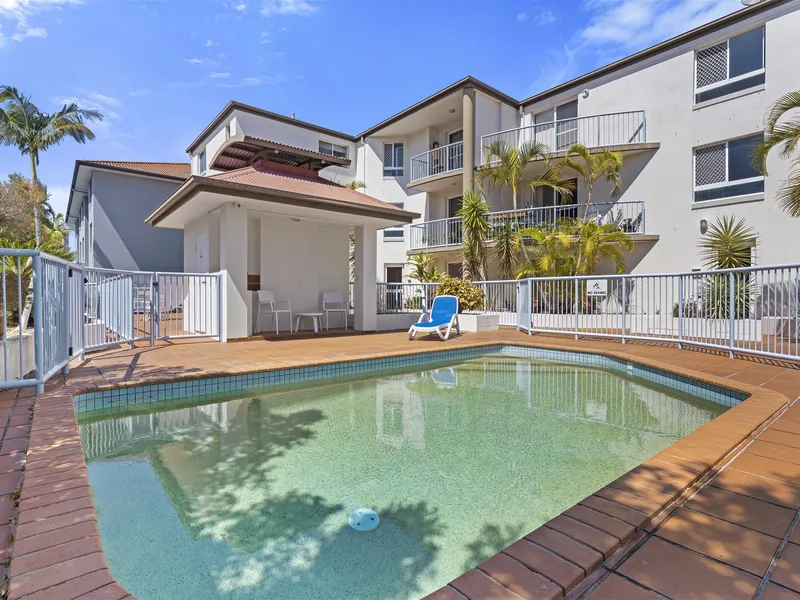 Immaculate two bedroom unit situated in a quiet street