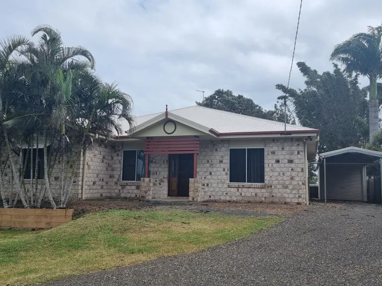 Large 4 Bedroom Home close to Beach