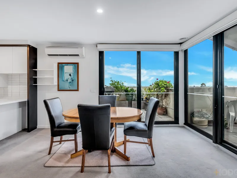 BALCONY WITH MAGNIFICENT BAY VIEWS