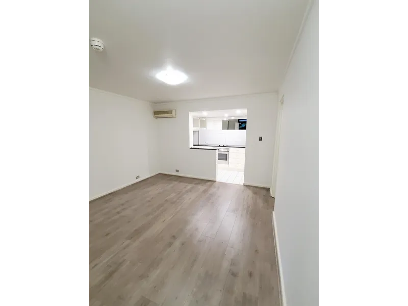 Electricity & Water INCLUDED - Oversized Apartment 