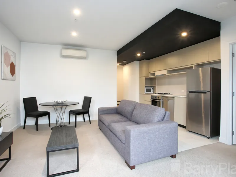 GROUND LEVEL and close to Monash University!