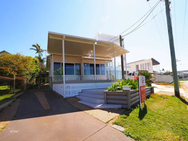 Perfect Waterfront Location!
