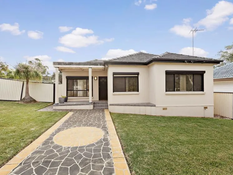 Cozy 3 Bedroom home with 2 car Garage-Perfect for Family Living!