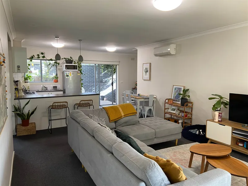 Modern Well Maintained, Deceptively Spacious Villa Unit