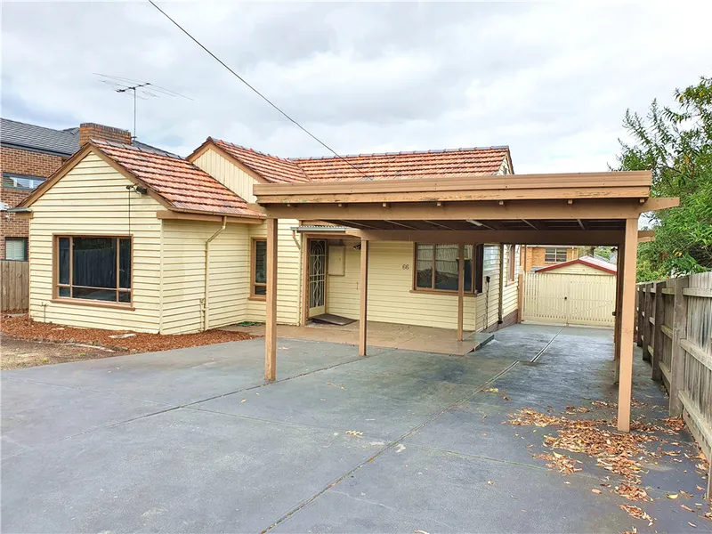 Family Home On A Generous Block in Ideal Location!