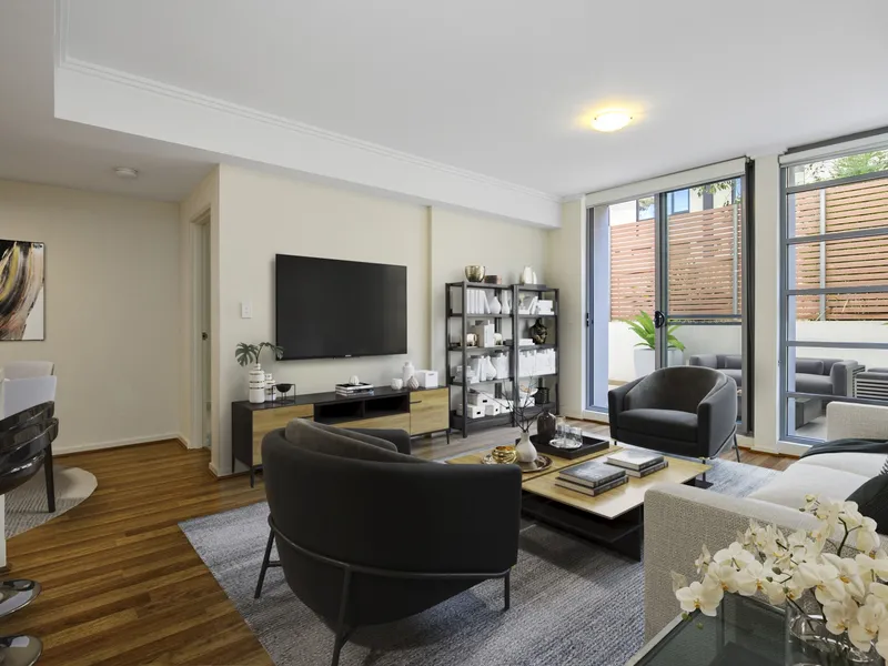 SPACIOUS 2 BED APARTMENT - LARGE COURTYARD