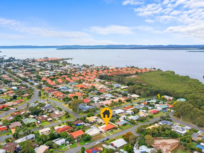 SPACIOUS MODERN HOME - ROOM FOR THE TOYS & WALK TO WATER