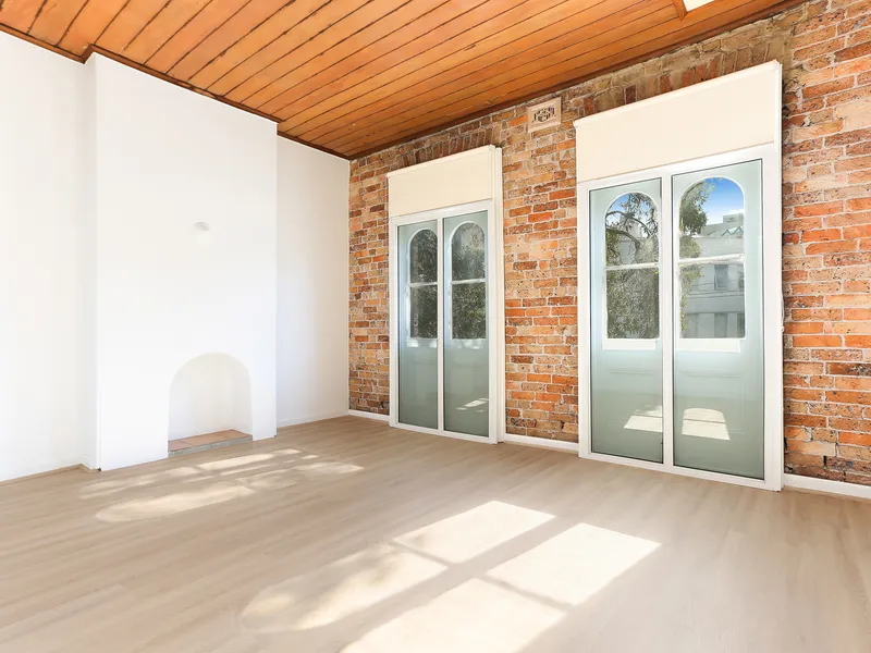 North Facing, Trendy Cosmopolitan Lifestyle Home