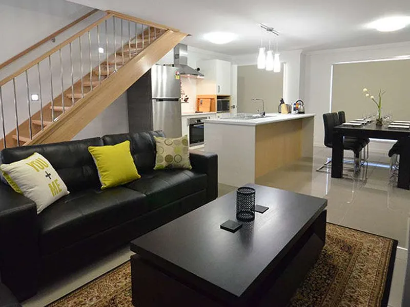 FURNISHED EXECUTIVE LIVING WITHIN WALKING DISTANCE TO THE CBD