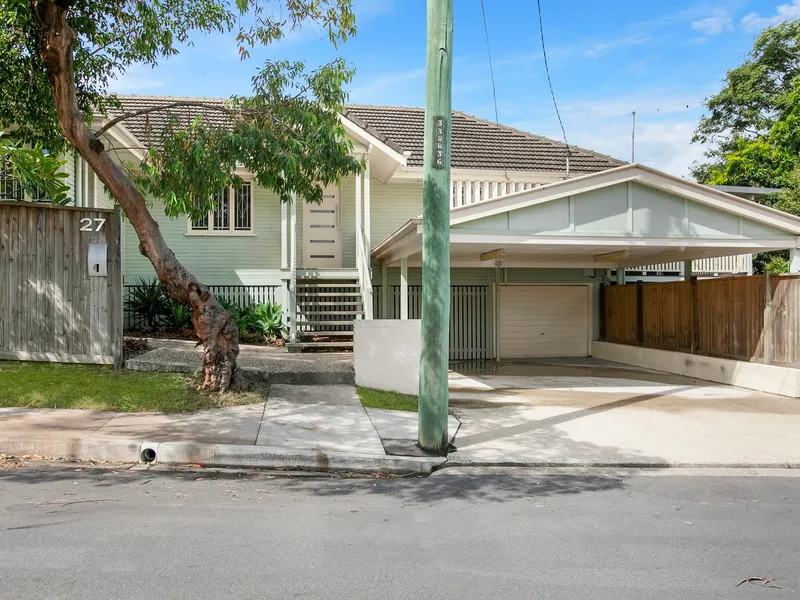 Wavell Heights - Prime location and potential