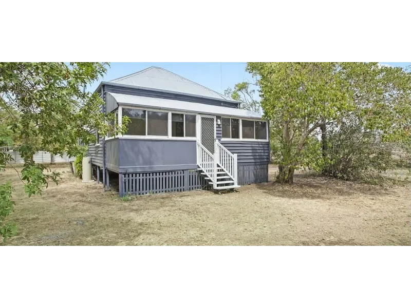 2 Bedroom home with sleep out.  Situated on 1725m2 block