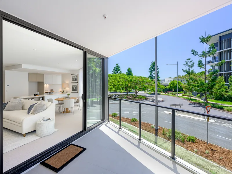 Spacious Low Level Apartment on Hamilton's Riverside