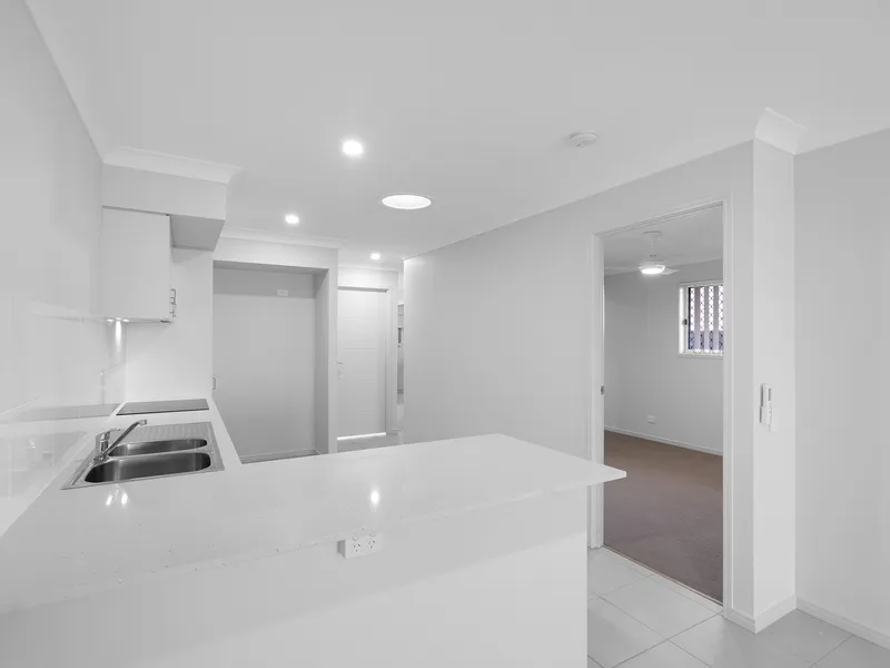 MUST SEE, STUNNING BRAND NEW 3 BEDROOM DUPLEX WITH SPACIOUS YARD & AIR CONDITIONING!